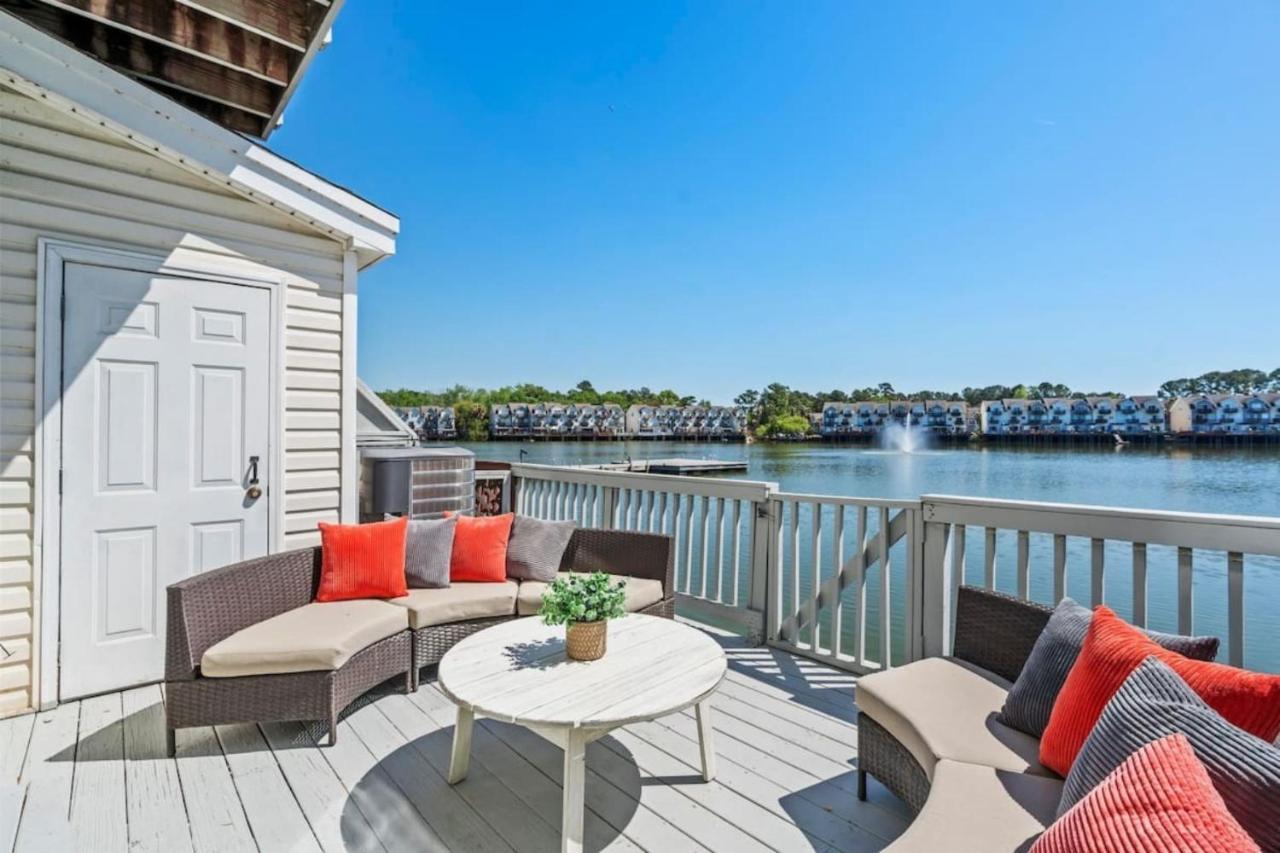 ☆Live On The Water! Lake Palmetto Palm W/ Patio - 10Min To Downtown & Beaches☆ 查尔斯顿 外观 照片