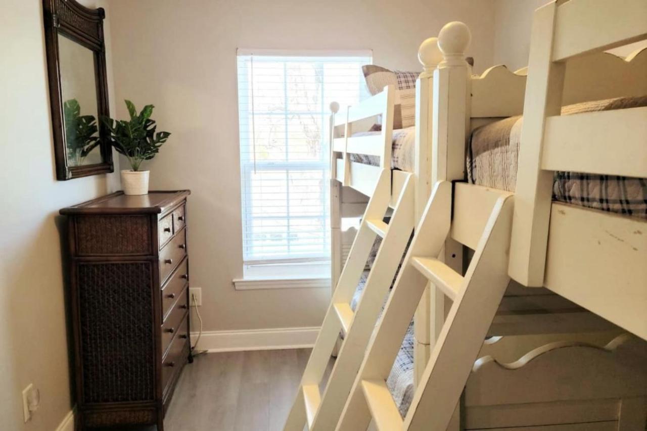 ☆Live On The Water! Lake Palmetto Palm W/ Patio - 10Min To Downtown & Beaches☆ 查尔斯顿 外观 照片