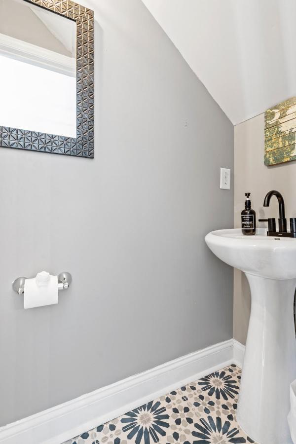 ☆Live On The Water! Lake Palmetto Palm W/ Patio - 10Min To Downtown & Beaches☆ 查尔斯顿 外观 照片