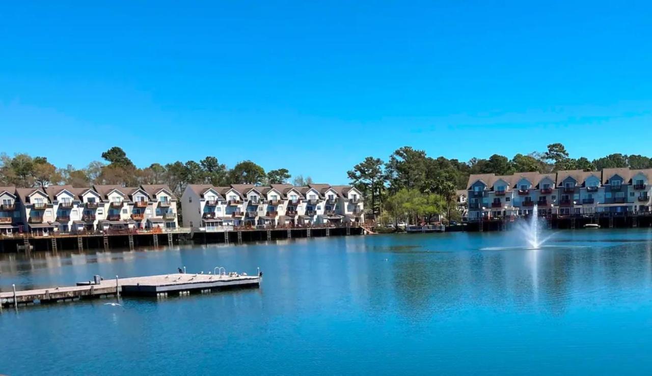 ☆Live On The Water! Lake Palmetto Palm W/ Patio - 10Min To Downtown & Beaches☆ 查尔斯顿 外观 照片