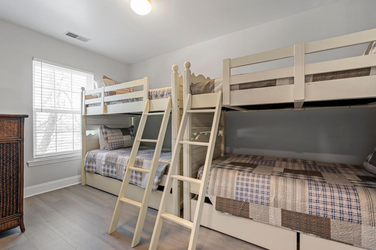 ☆Live On The Water! Lake Palmetto Palm W/ Patio - 10Min To Downtown & Beaches☆ 查尔斯顿 外观 照片