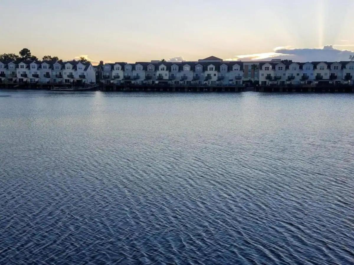 ☆Live On The Water! Lake Palmetto Palm W/ Patio - 10Min To Downtown & Beaches☆ 查尔斯顿 外观 照片