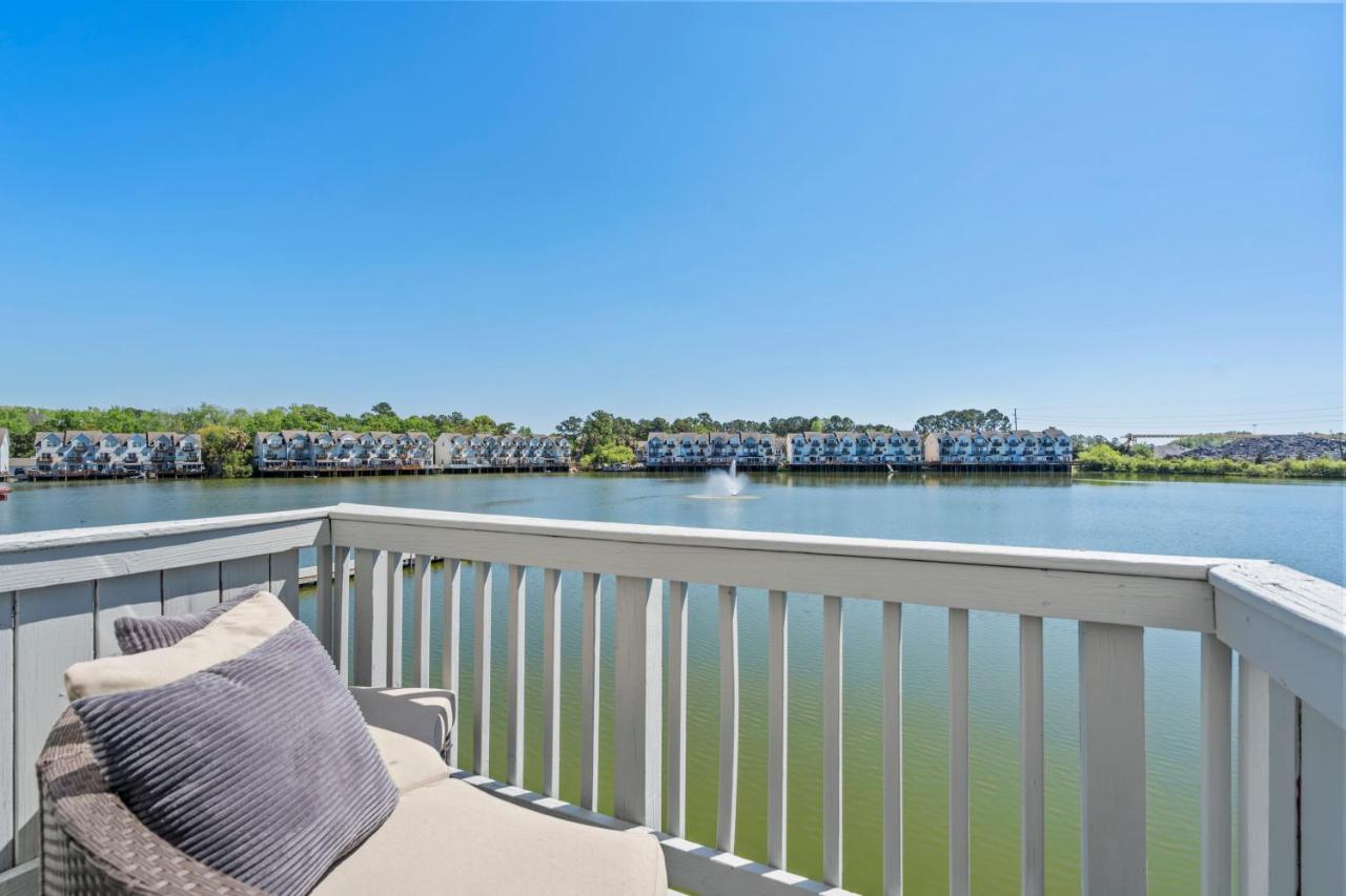 ☆Live On The Water! Lake Palmetto Palm W/ Patio - 10Min To Downtown & Beaches☆ 查尔斯顿 外观 照片