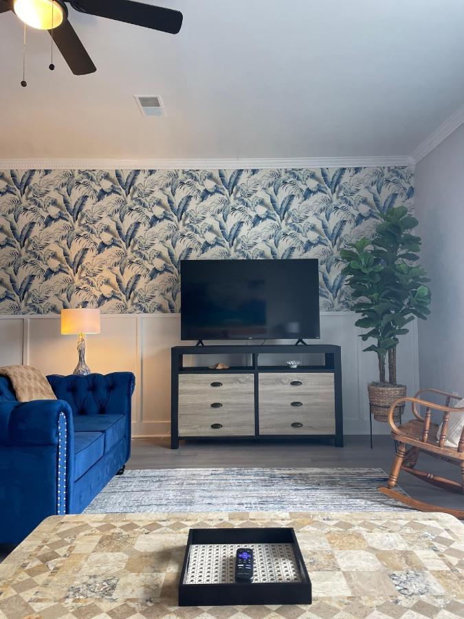 ☆Live On The Water! Lake Palmetto Palm W/ Patio - 10Min To Downtown & Beaches☆ 查尔斯顿 外观 照片